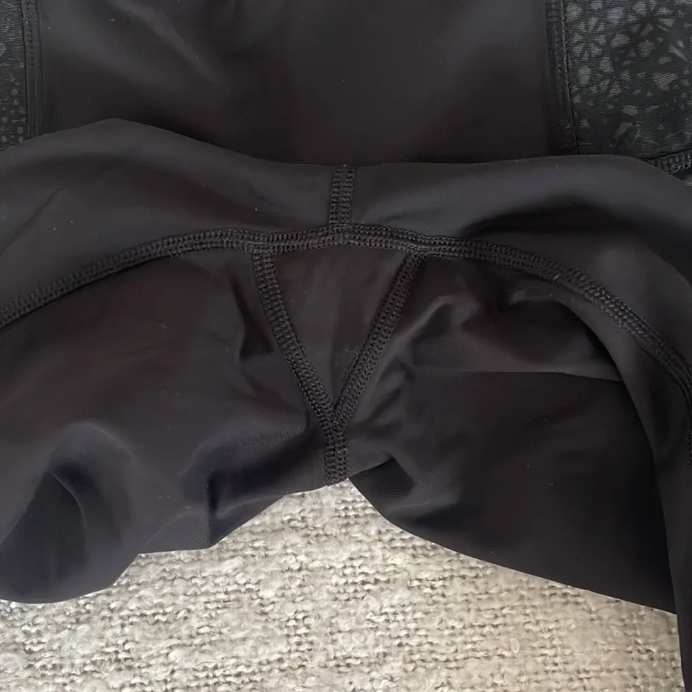 Vintage Lululemon Leggings black and Mesh Size 2 - Picture 5 of 7